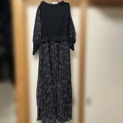 花柄ロングワンピース（黒系）