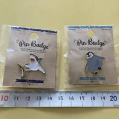 アクアチックピンバッジ　サメ+ベビーペンギン