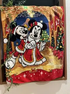 ミッキーとミニーの2008年クリスマスデザインの大判バスタオル。