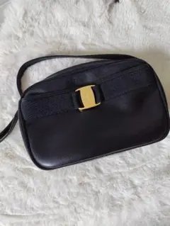 ♡がっちゃん様専用♡　　　フェラガモ　ヴァラ　黒　レザー　ショルダーバッグ
