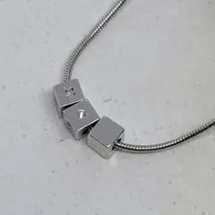 courreges クレージュ キューブロゴ ネックレス シルバーカラー