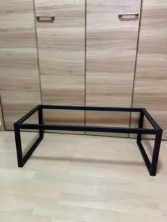 黒の金属製テーブルフレーム