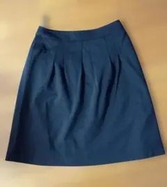 新品　KUMIKYOKU　　台形よりのタイトスカート　サイズ1　黒