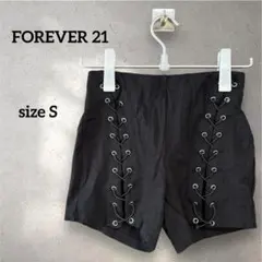 FOREVER 21 ブラックレースアップショートパンツ