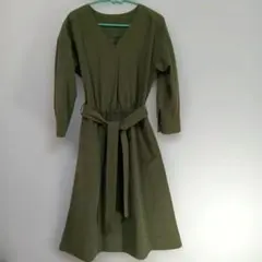 オリーブグリーン Vネック 長袖ワンピース ベルト付き