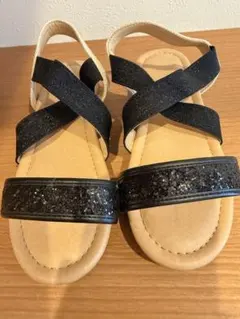 黒いクロスストラップサンダル 21センチ