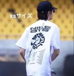 NIKE x BTS コラボ Tシャツ　白 XS ARIRANG 　新品　マーチのサムネイル
