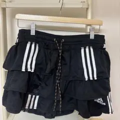 adidas リメイク ミニスカート フリル ブラック ホワイト