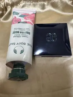 THE BODY SHOP ハンドクリーム & エレガンスラズルアイカラー32番のサムネイル