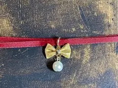 金のリボンと赤いリボンの2連ブレスレット