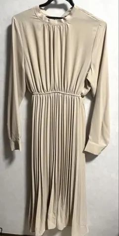 バックプリーツ ロングワンピース