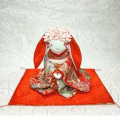 ちりめん細工　お座り花うさぎ(赤)