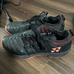 ほぼ新品 YONEX バドミントンシューズ 8G003M ほぼ新品 YONEX バドミントンシューズ 8G003M - メルカリ