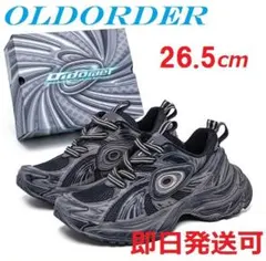 ブラック スニーカー