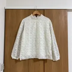 ハイネックブラウス白