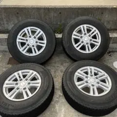 YOKOHAMA スタッドレス15インチ　ハイエース　キャラバンのサムネイル
