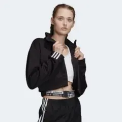 adidas ブラック クロップドジャケット　ベルト付き