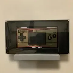 2コンフェイスプレート装着ゲームボーイミクロ本体　ファミコンカラー ゲームボーイミクロファミコンカラーのⅡコンフェイスプレート