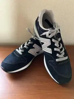 ブルー スニーカー