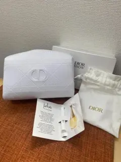 Dior ディオール ホワイト キルティングポーチ　箱付き＋ 香水サンプル付き