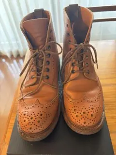 Tricker's カントリーブーツ ウィングチップのサムネイル