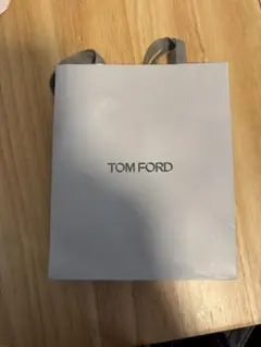 TOM FORD シルバーショップ袋　紙袋のサムネイル