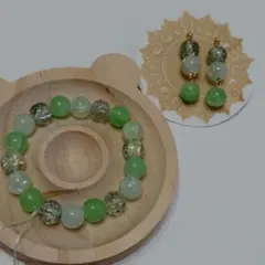 ハンドメイド　ビーズブレスレット&ピアスのセット　緑系