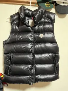 Moncler ブラック ダウンベスト
