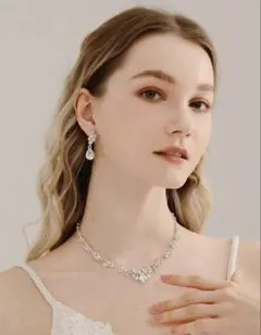 クリスタル花モチーフネックレス＆イヤリングセット