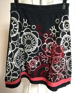 Desigual 花柄プリント フレアスカート ダークグレーに 花柄模様のサムネイル