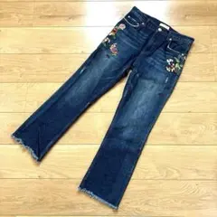 【美品】ZARA WOMAN プレミアムデニムコレクション　刺繍デニム　Mのサムネイル