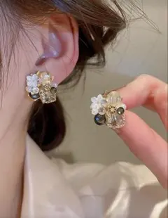 花とビーズの装飾ピアス　イヤリング