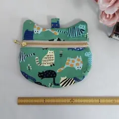 猫型フラットポーチ　猫の集会　グリーン　ファスナーポーチ　ハンドメイド