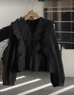 【新品未使用】フリル付き　長袖ブラウス