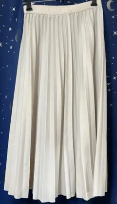 ホワイト プリーツ ロングスカート