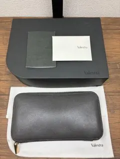 【極美品】ヴァレクストラ 長財布 伊勢丹新宿保証書付 完備品のサムネイル