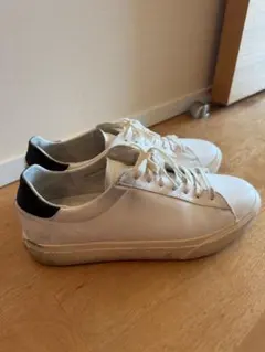 CLAE ホワイトレザー スニーカー 黒ヒールのサムネイル