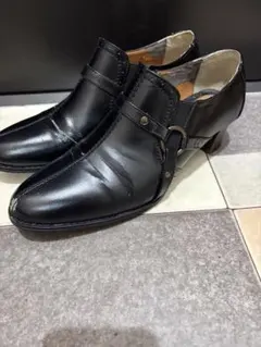 ブラックレザーシューズ ストラップ付き