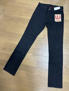 ユニクロ　カラーストレートスキニージーンズ(ミドルライズ) 新品タグ付き 23