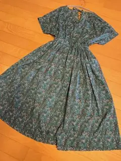 グリーン　ワンピース　花柄　Mのサムネイル