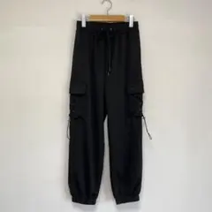 【SUREVE】【新品】カーゴパンツ　カーゴスウェットパンツ　【M】テープ　黒