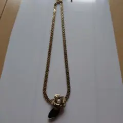 花モチーフ ゴールドネックレス