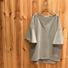 【メデューム】ニット　Ｖネック　半袖　袖フレア　大人可愛い　綺麗め　グリーン系のサムネイル