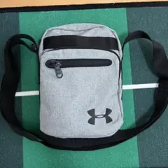 Under Armour ショルダーポーチ グレーのサムネイル