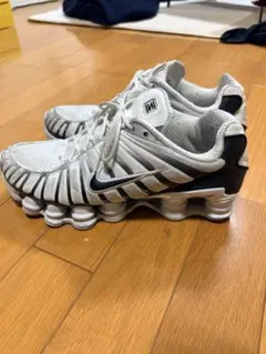 Nike Shox ホワイト/ブラック スニーカー