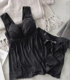ブラック ブラカップ付きキャミソールセット