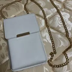 ホワイト合成皮革　ショルダーバッグ　スマホポーチ　スマホショルダー