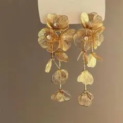 ゴールド　花モチーフ　ピアス