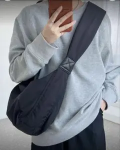 ボディバッグ メッセンジャー 肩掛け ブラック クロスボディ 男女兼用 軽量