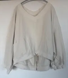 クリーム色 Vネック トレーナー
